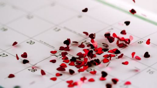 823694294-calendrier-confetti-saint-valentin-coeur-etre-humain